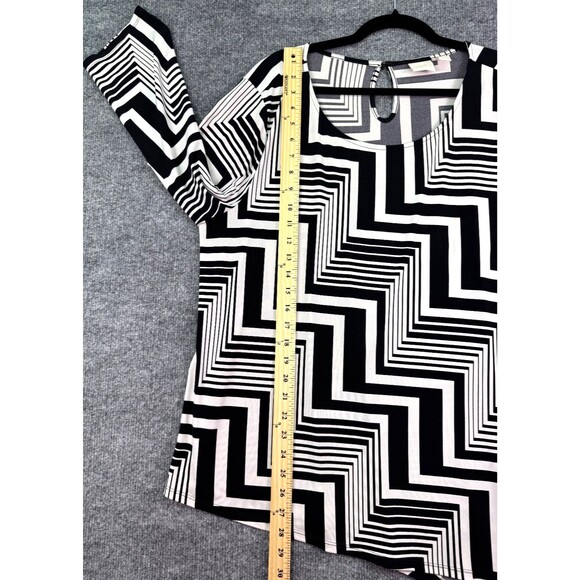 Chicos 3 Black White Geometric Asymmetrical Tunic Top 3/4 Sleeve Stretch - Picture 6 of 14